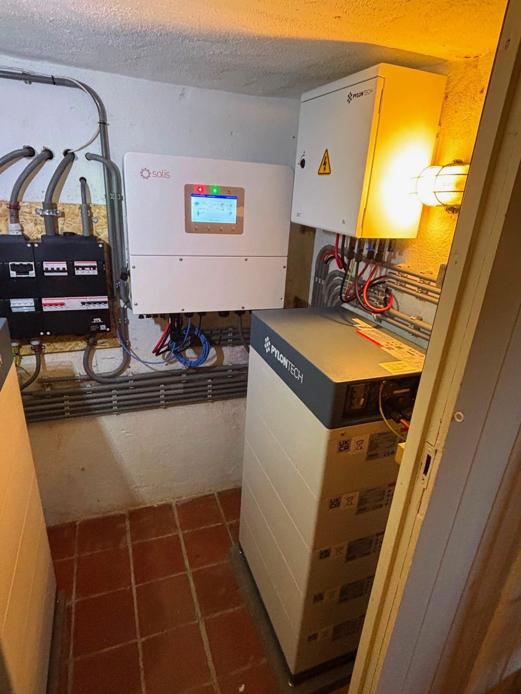 Overzicht van de kelder in Nederhorst den Berg, die nu dienstdoet als technische ruimte