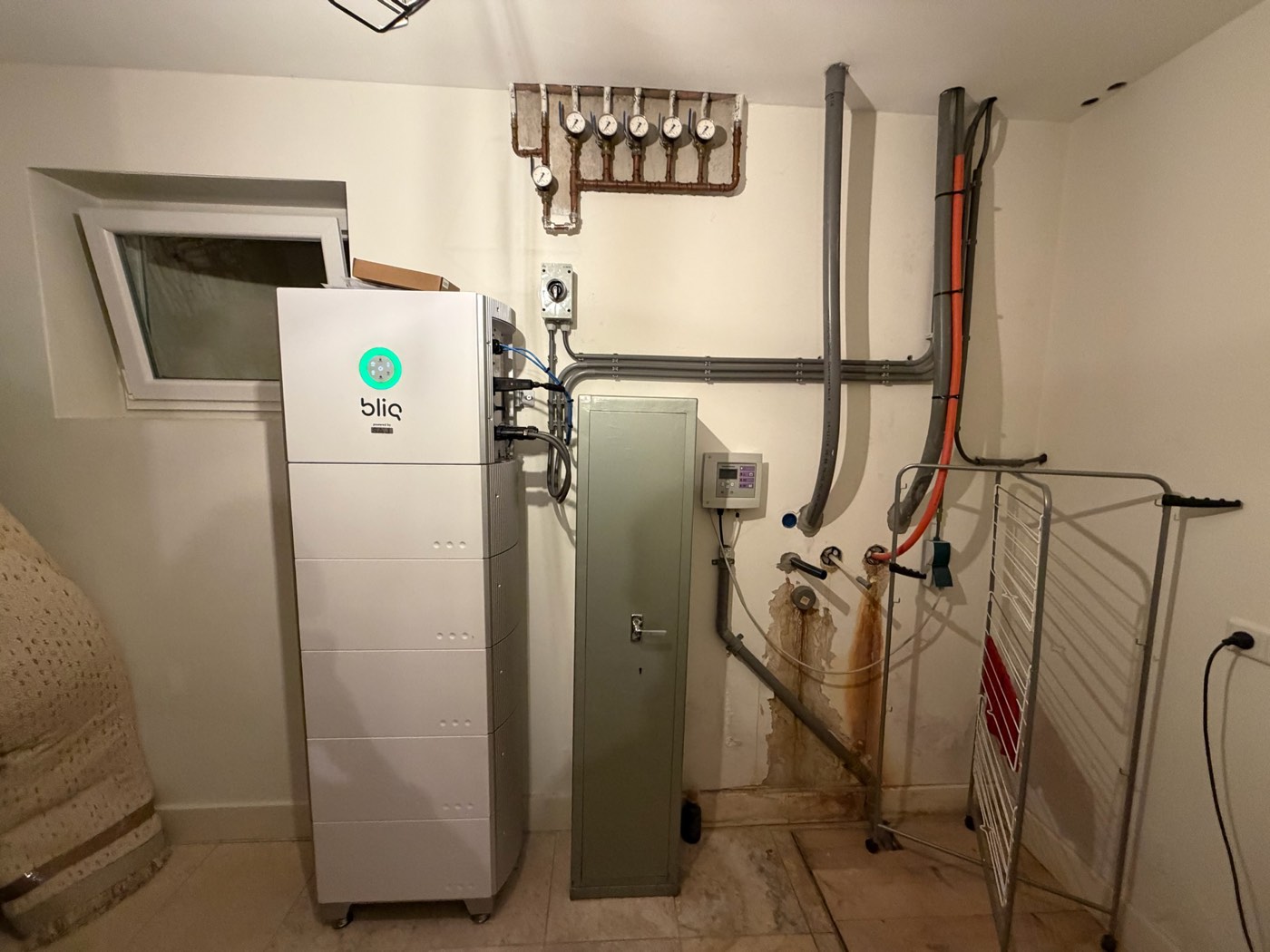 De AC-gekoppelde Bliq-thuisbatterij van 25 kWh met noodstroom, aangestuurd door Jullix EMS, in Brabant
